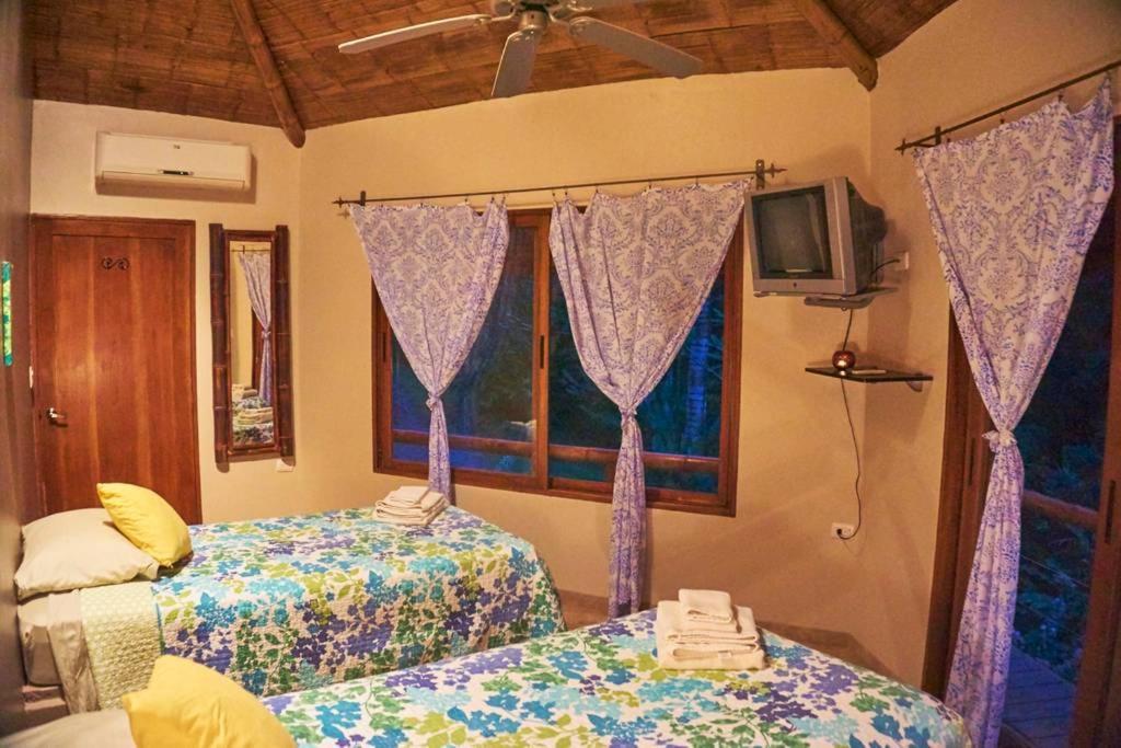 Manoas Bed and Breakfast Uvita Exteriör bild